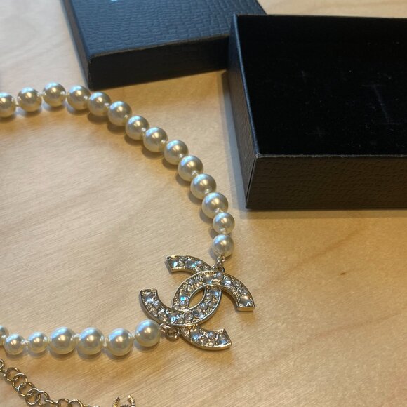 CHANEL Glamorous with Pearls Necklace Authentic - Picture 3 of 6